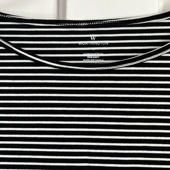 NWT basic tee short sleeved top M - Picture 2 of 5